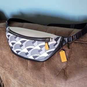Coach Warren Belt Bag with Deco Bridge Geo Print - Great Condition!